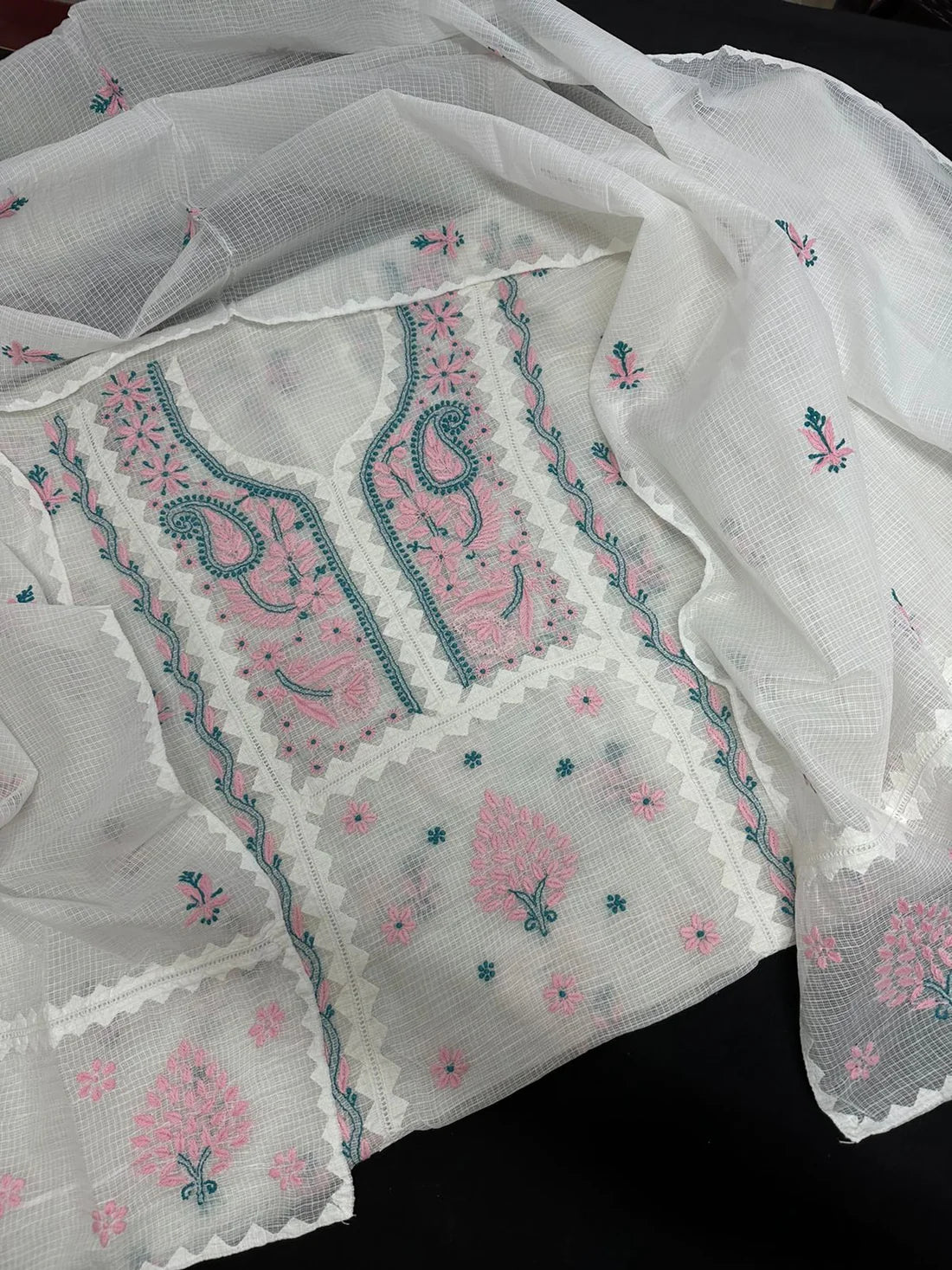 Chikankari Art: Embroidering Elegance on Fabric