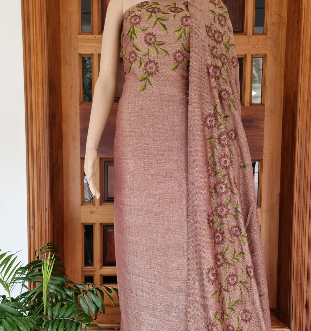 Embroidered linen cotton suit