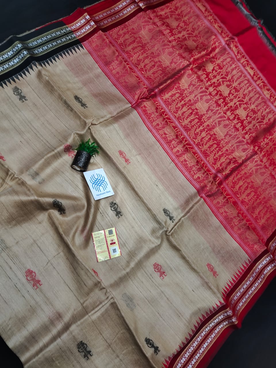 Cream Digital Printed Tussar Silk Saree depicts floral vine design all over  its body, contrast pallu & vidarbha border