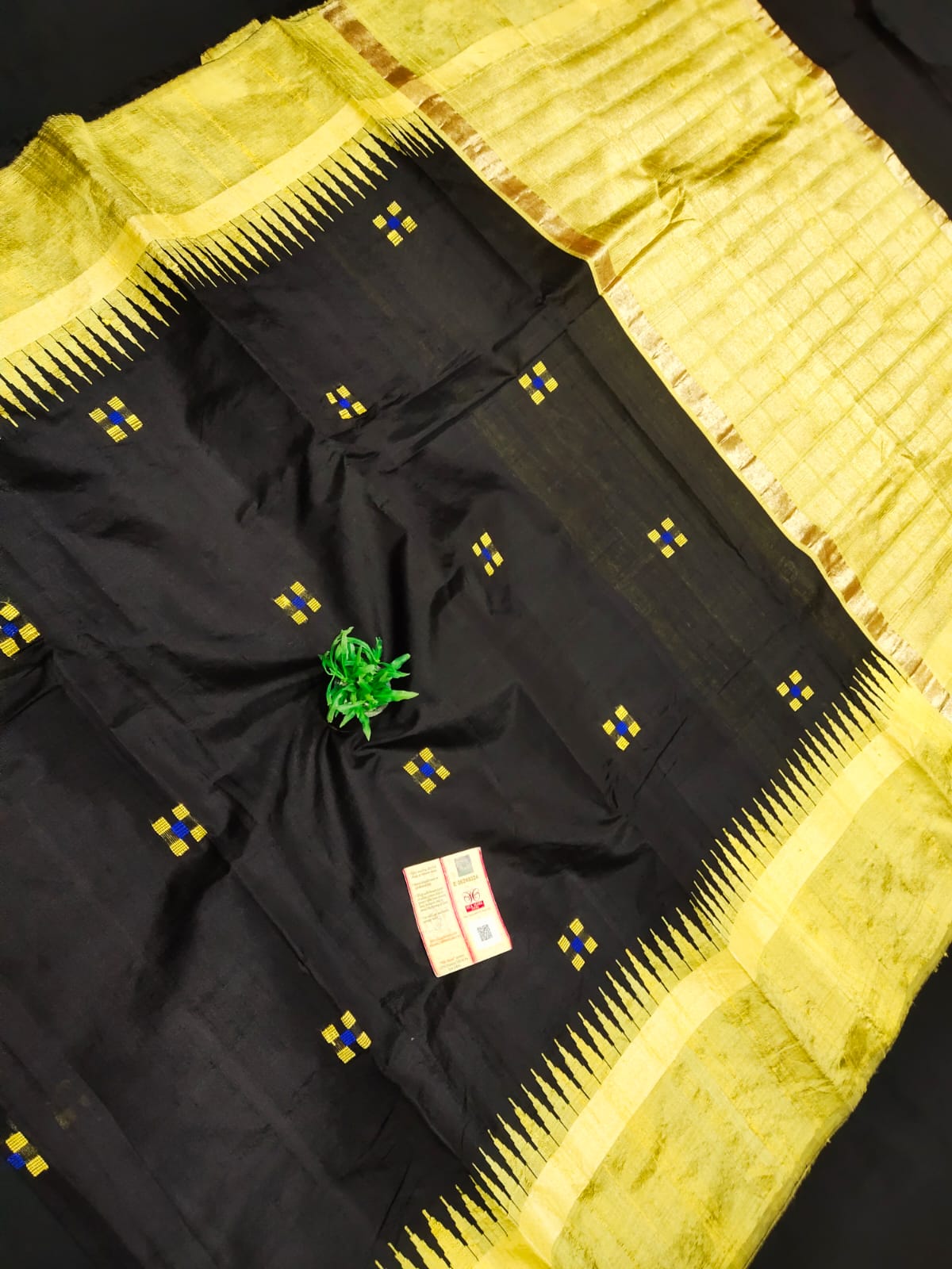 Raw Silk Saree with temple border and Safta Buti