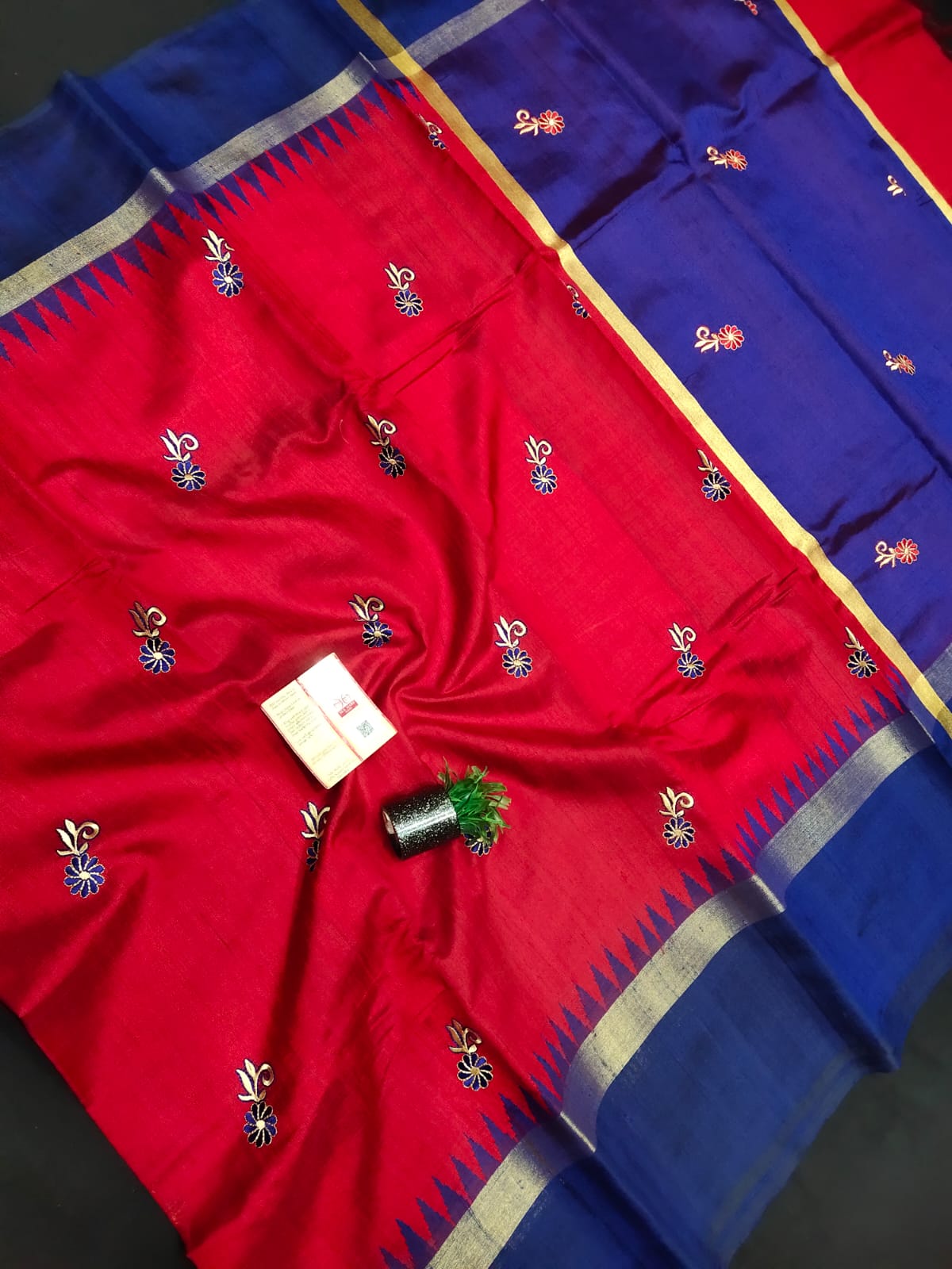 Raw Silk Saree with temple border and Safta Buti