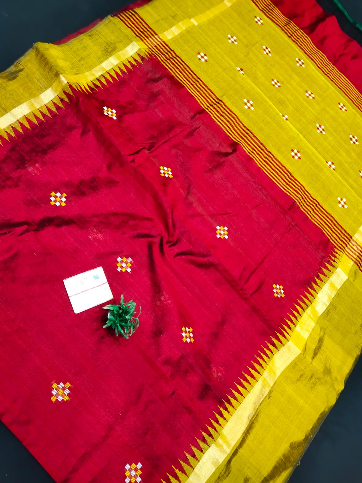 Raw Silk Saree with temple border and Safta Buti