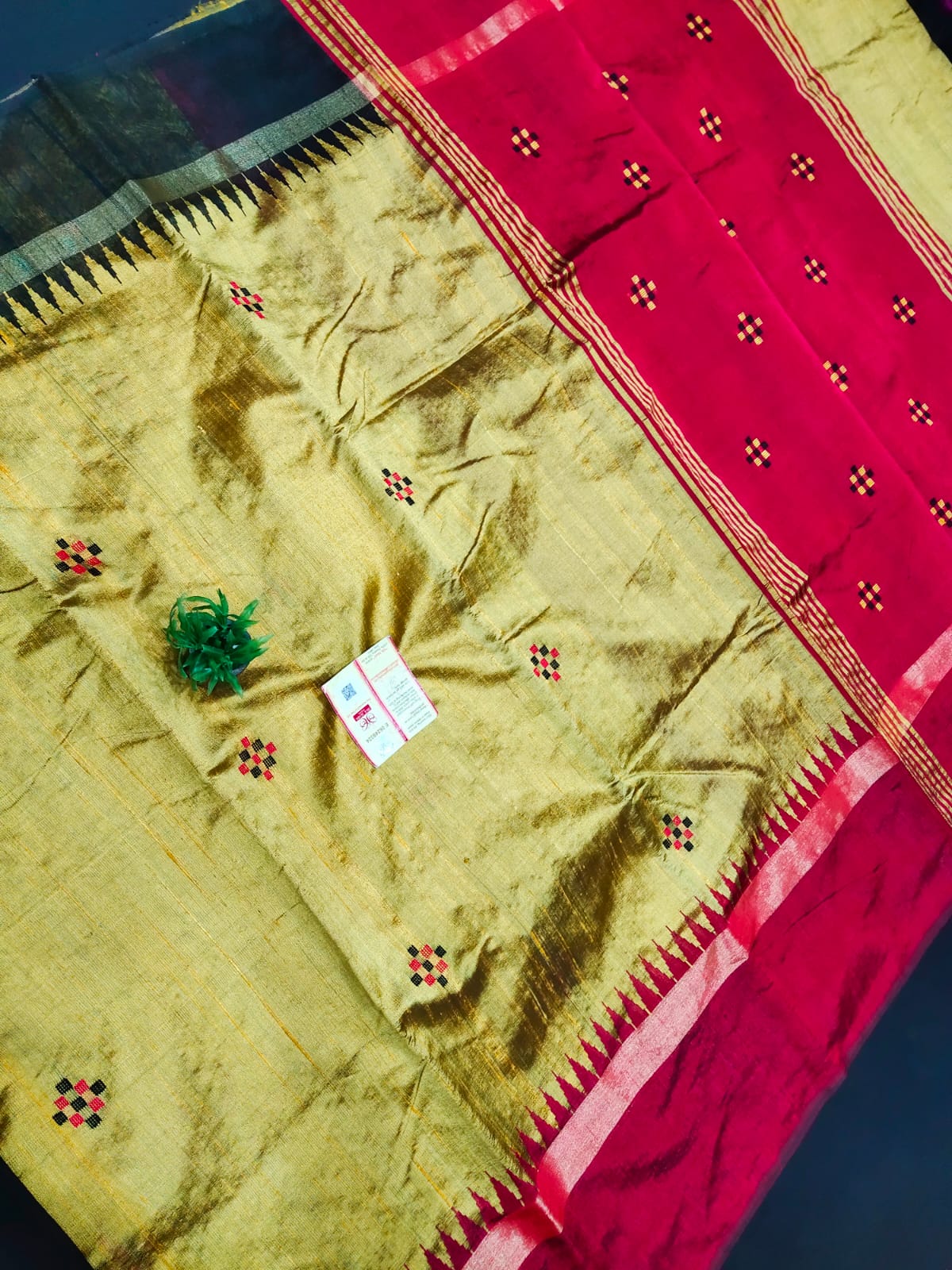 Raw Silk Saree with temple border and Safta Buti