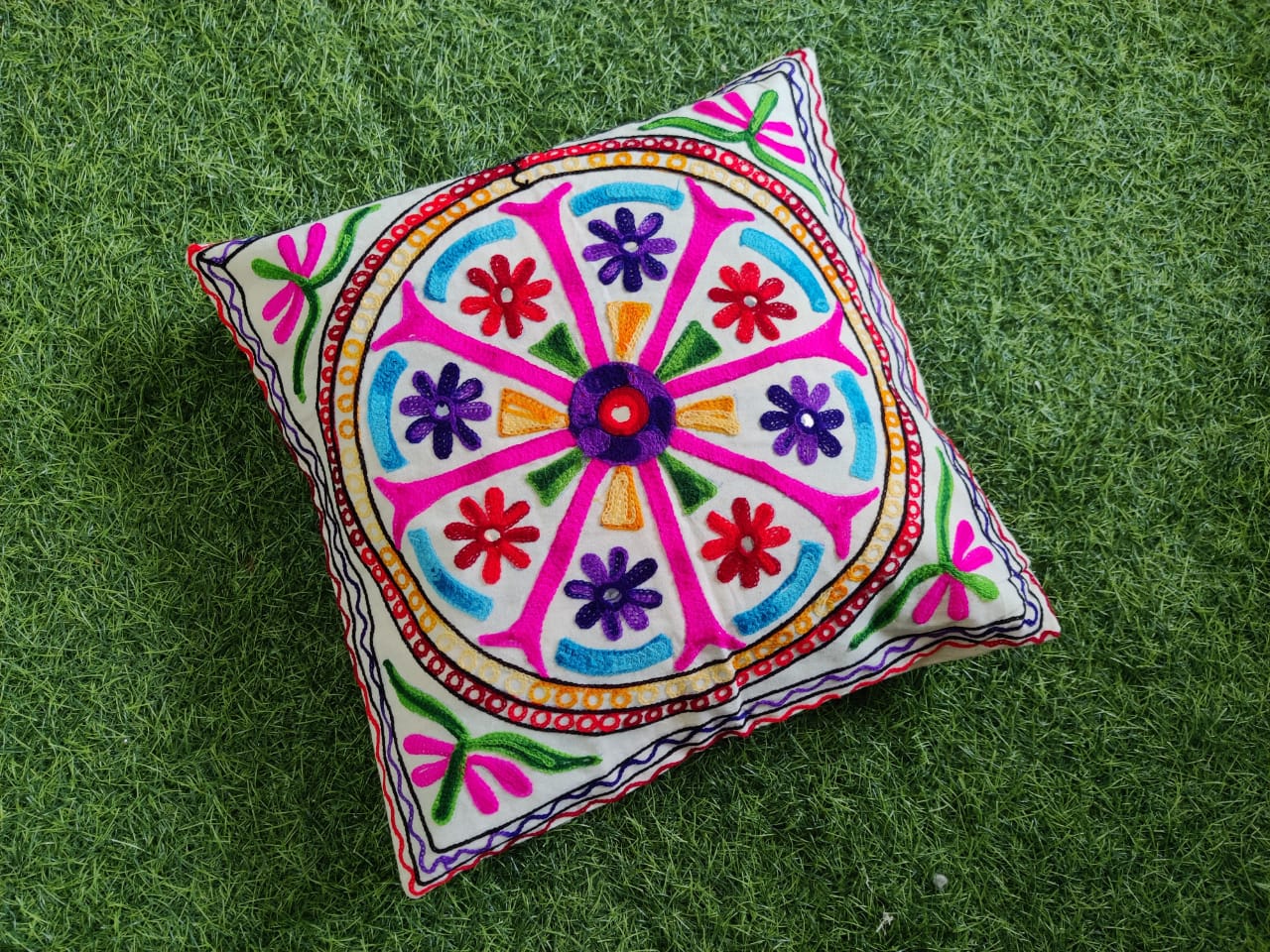 Handicraft cushion cover set