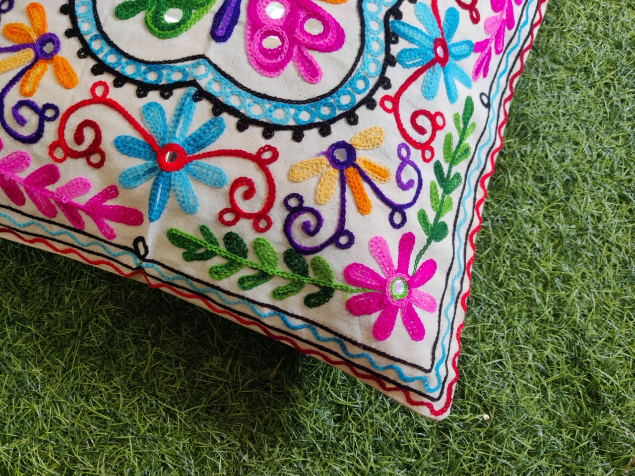 Handicraft cushion cover set