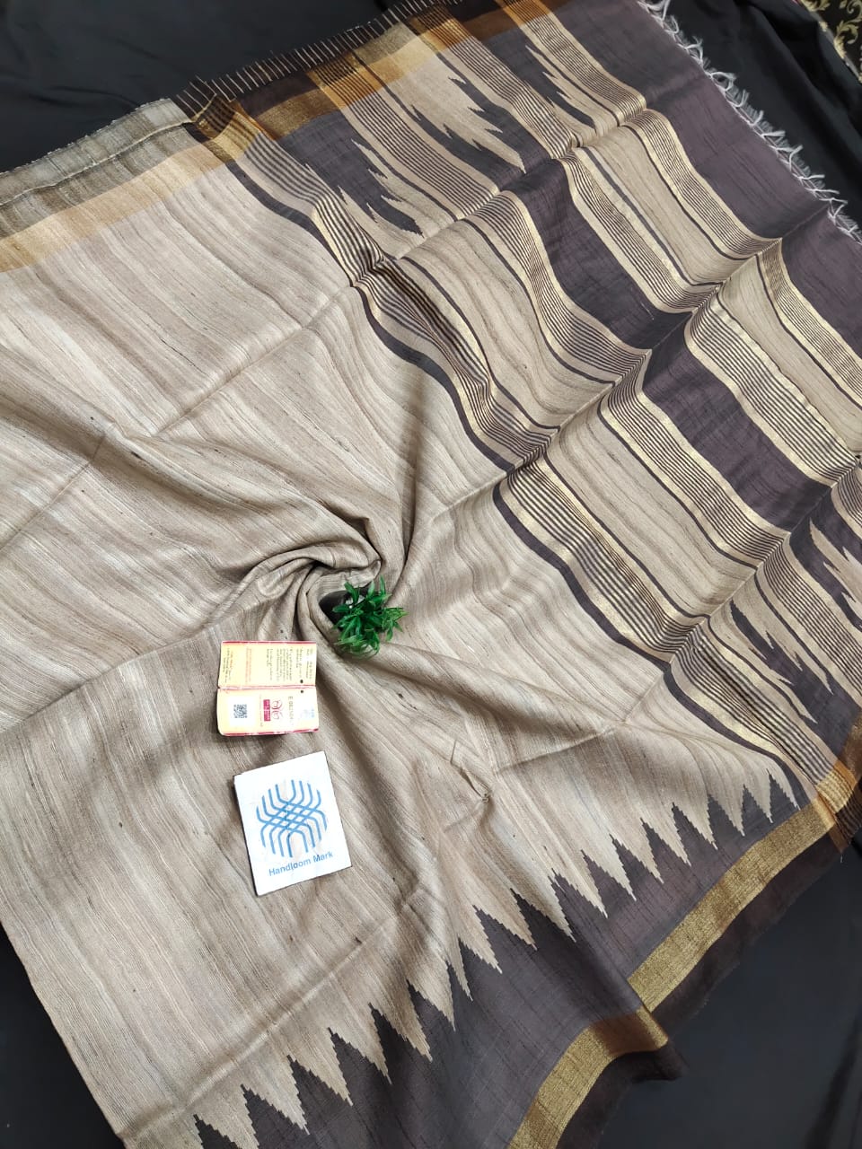 Pure Gicha raw silk Saree with temple border
