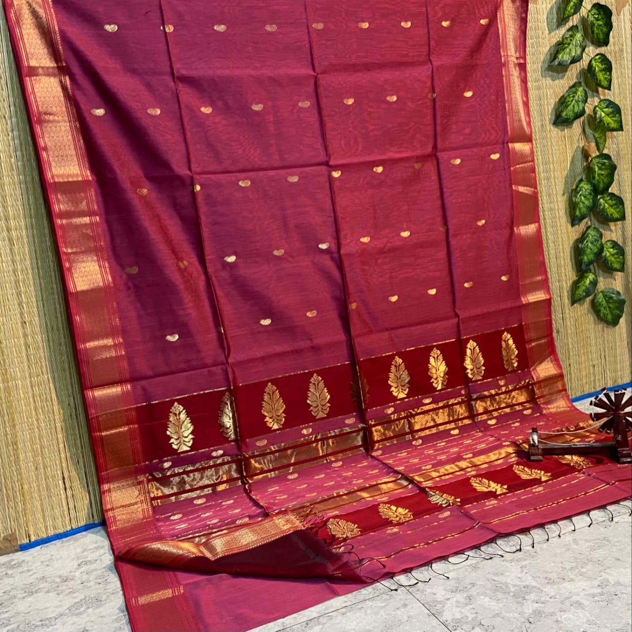 Maheshwari Handwoven Buta Buti Saree