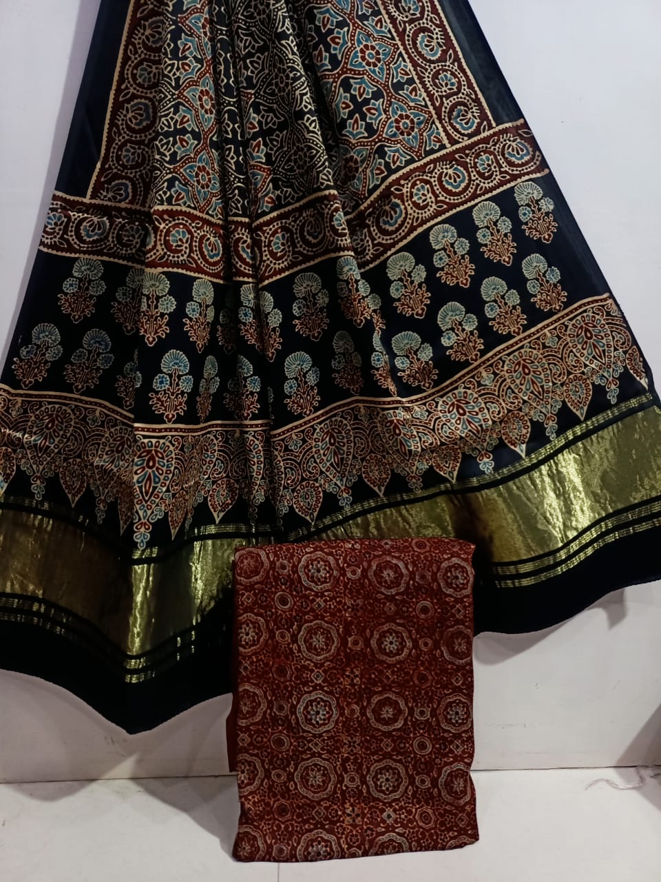 Ikat handloom saree with blouse piece