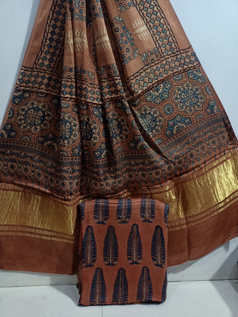 Ikat handloom saree with blouse piece